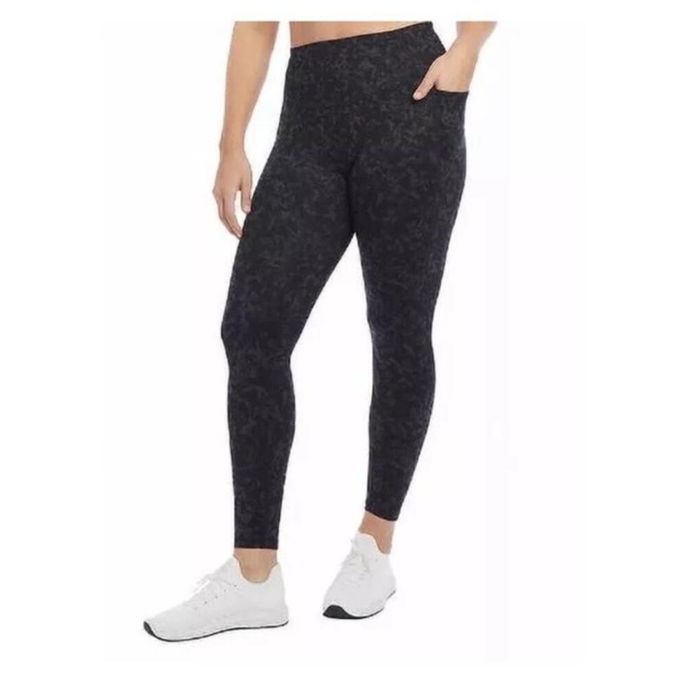 Danskin Women's Contour Legging Small Camo A15
